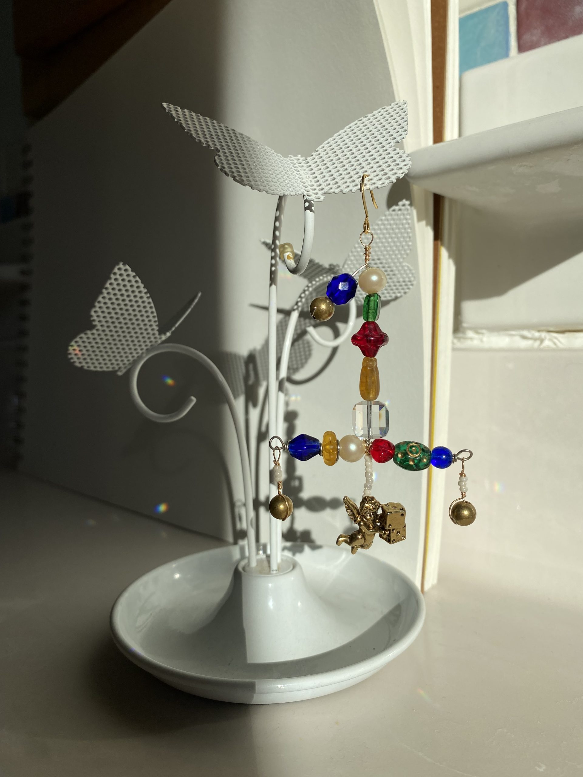 House Wins earrings - Image 2