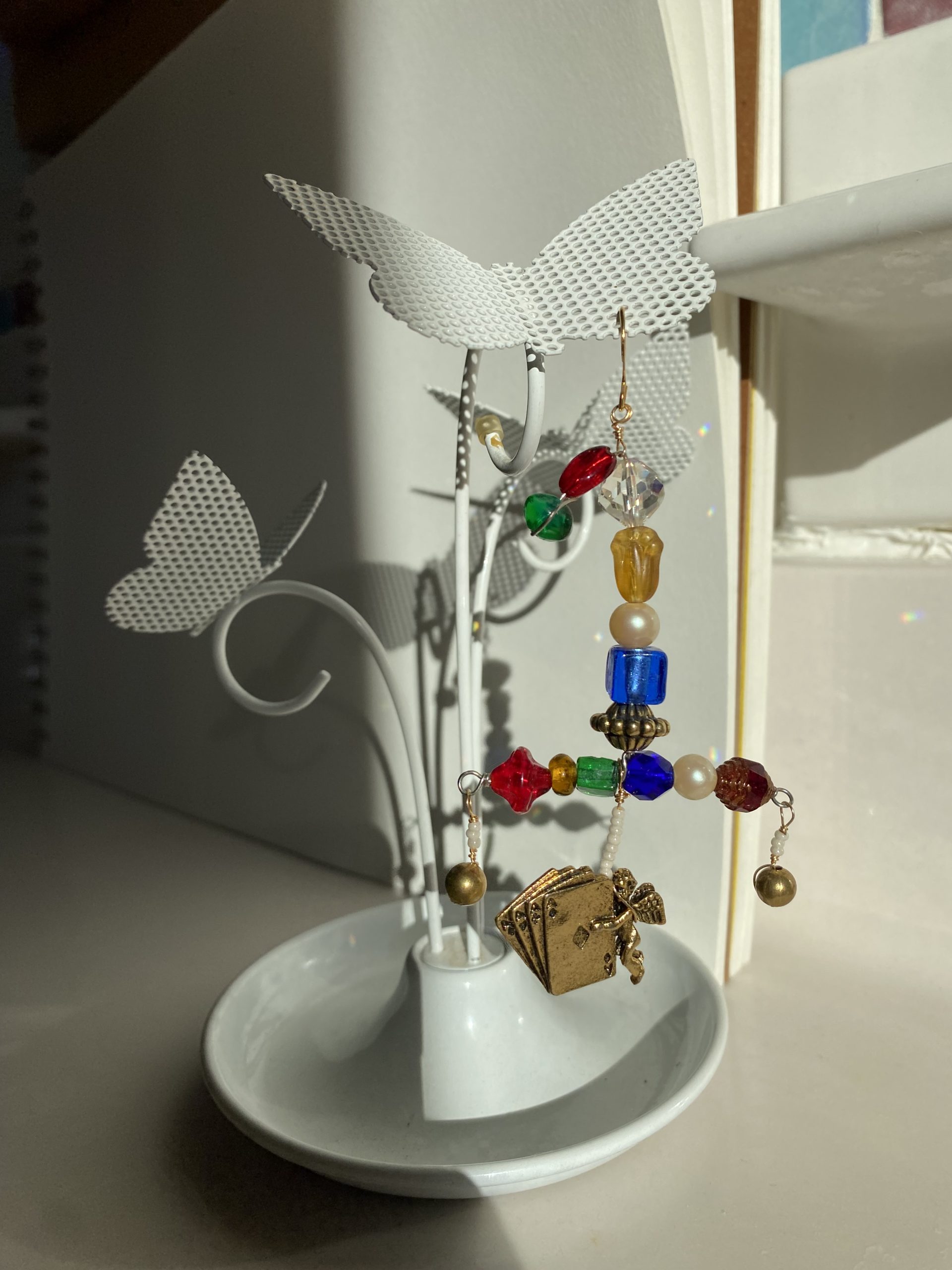 House Wins earrings - Image 3