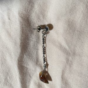 Single Shell and Chain stud